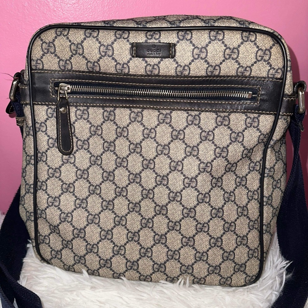 Gucci coated canvas navy blue shoulder bag. Authentic Gucci
